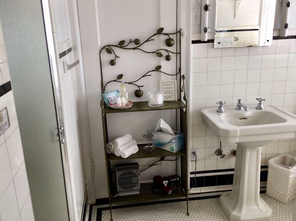 The Villa Bed & Breakfast (Adults Only) Tacoma Cameră foto